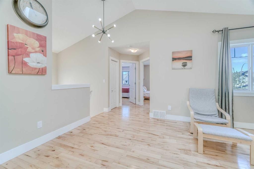 100 Royal Birch Crescent Nw, Calgary, AB - Indoor Photo Showing Other Room