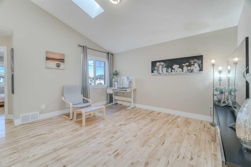 100 Royal Birch Crescent Nw, Calgary, AB - Indoor