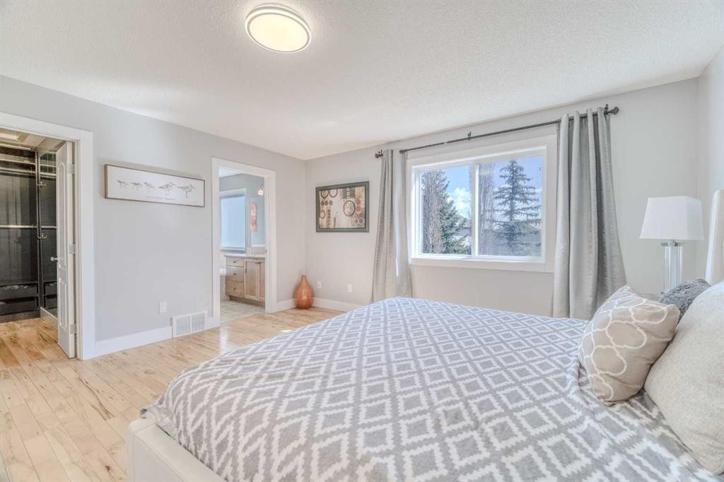 100 Royal Birch Crescent Nw, Calgary, AB - Indoor Photo Showing Bedroom