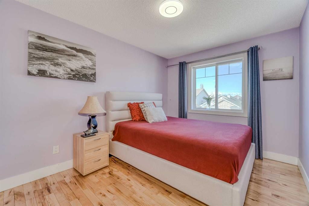 100 Royal Birch Crescent Nw, Calgary, AB - Indoor Photo Showing Bedroom