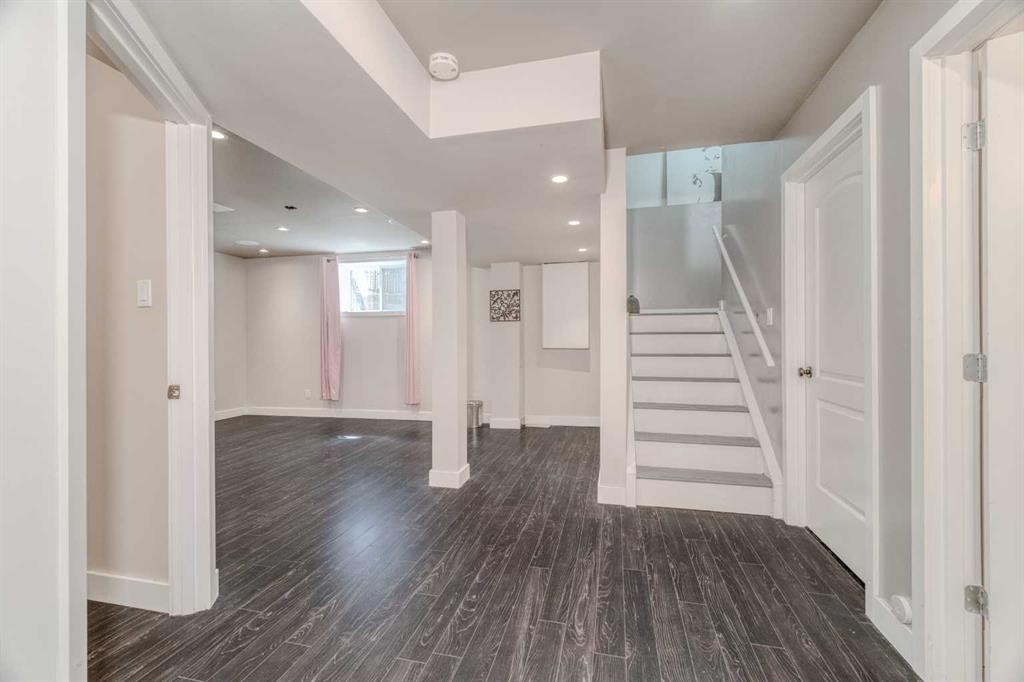100 Royal Birch Crescent Nw, Calgary, AB - Indoor Photo Showing Other Room