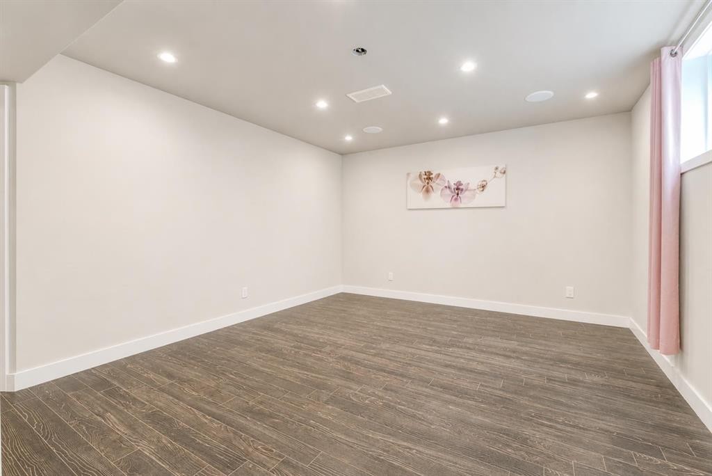 100 Royal Birch Crescent Nw, Calgary, AB - Indoor Photo Showing Other Room