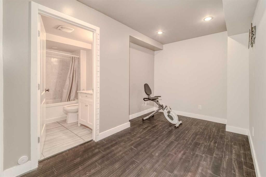 100 Royal Birch Crescent Nw, Calgary, AB - Indoor