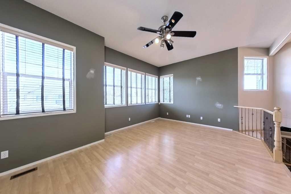 39 Simcoe Terrace Sw, Calgary, AB - Indoor Photo Showing Other Room