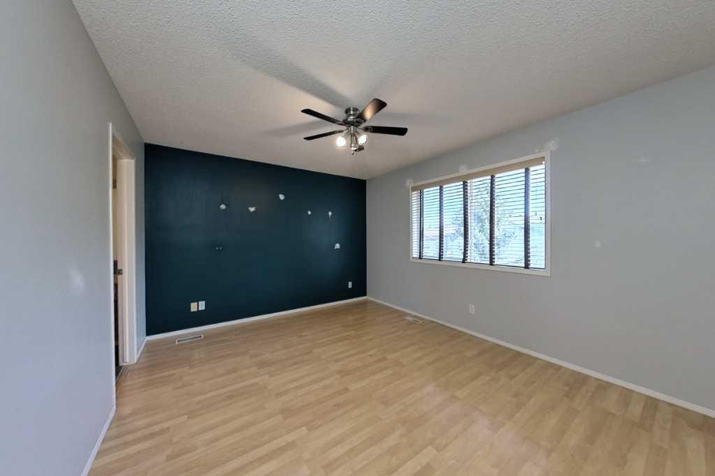 39 Simcoe Terrace Sw, Calgary, AB - Indoor Photo Showing Other Room