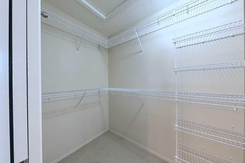 39 Simcoe Terrace Sw, Calgary, AB - Indoor With Storage