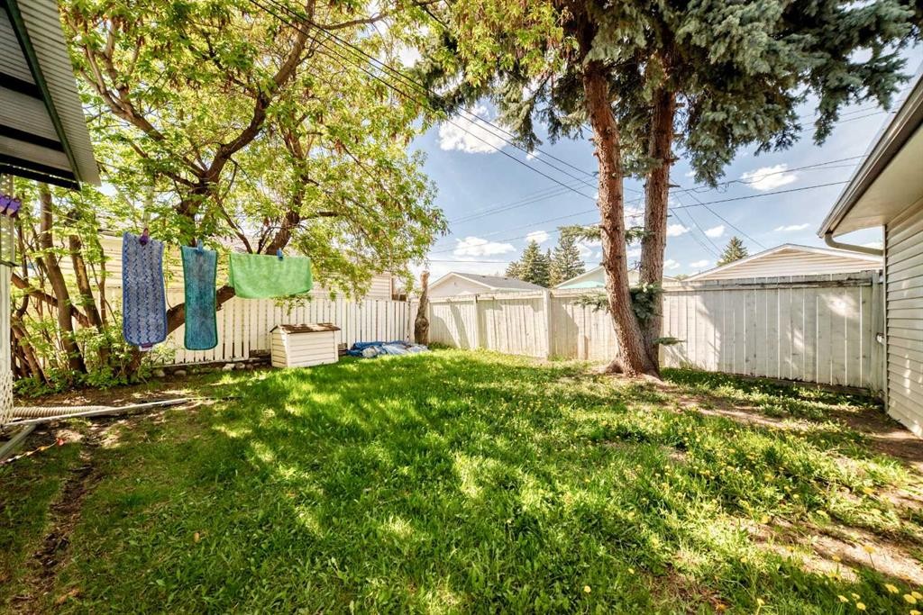 5132 Marian Way Ne, Calgary, AB - Outdoor
