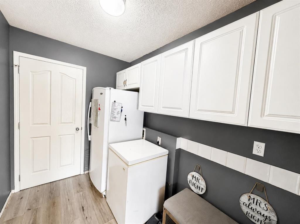 42 Inverness View Se, Calgary, AB - Indoor Photo Showing Laundry Room