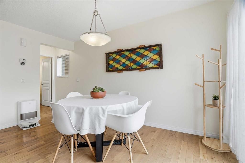 24 Auburn Crest Park Se, Calgary, AB - Indoor Photo Showing Dining Room
