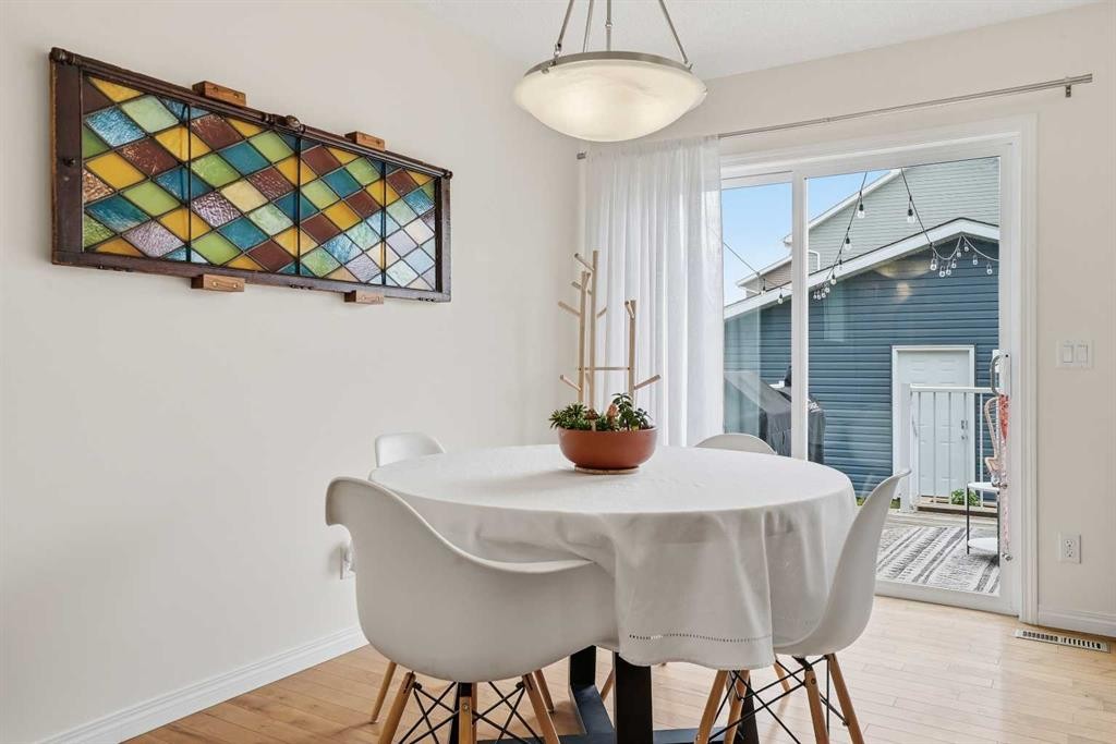24 Auburn Crest Park Se, Calgary, AB - Indoor Photo Showing Dining Room