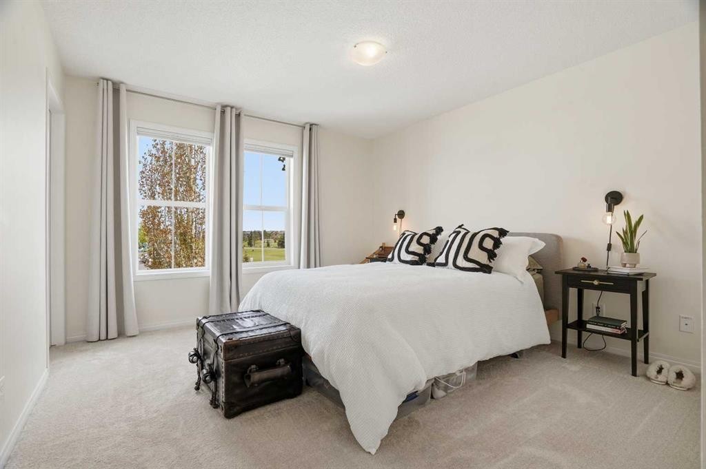 24 Auburn Crest Park Se, Calgary, AB - Indoor Photo Showing Bedroom