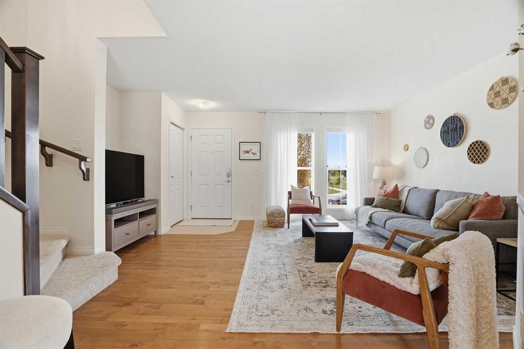 24 Auburn Crest Park Se, Calgary, AB - Indoor Photo Showing Living Room