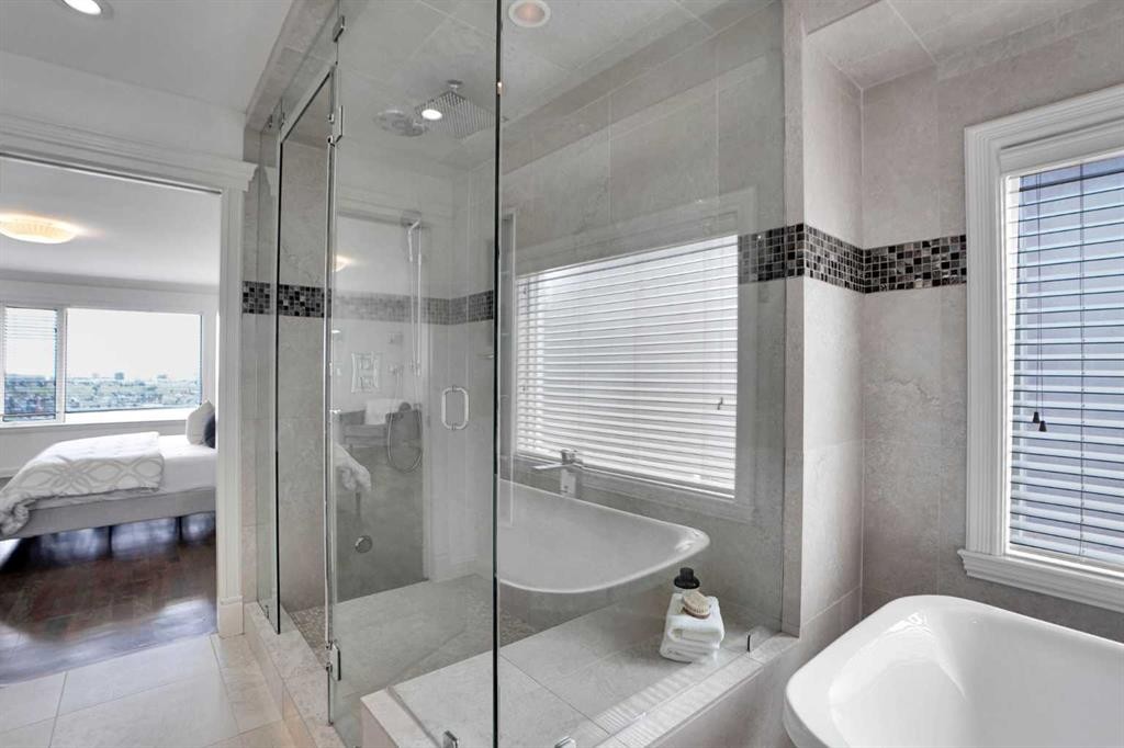 378 Patterson Boulevard Sw, Calgary, AB - Indoor Photo Showing Bathroom