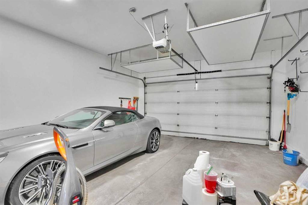 378 Patterson Boulevard Sw, Calgary, AB - Indoor Photo Showing Garage