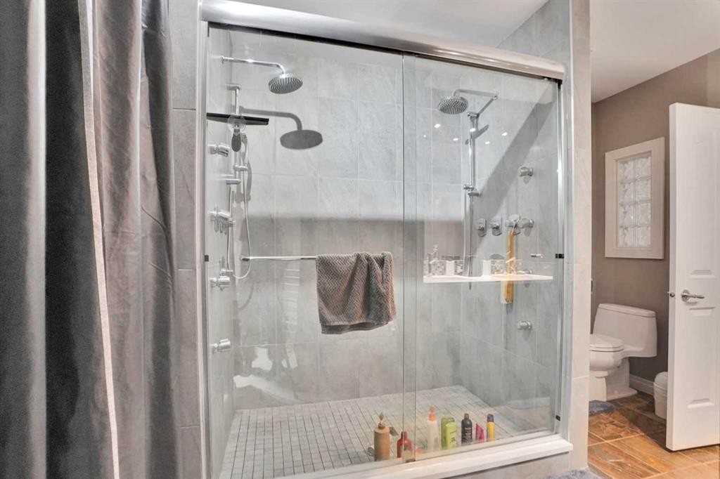 378 Patterson Boulevard Sw, Calgary, AB - Indoor Photo Showing Bathroom