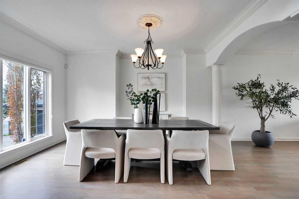 378 Patterson Boulevard Sw, Calgary, AB - Indoor Photo Showing Dining Room