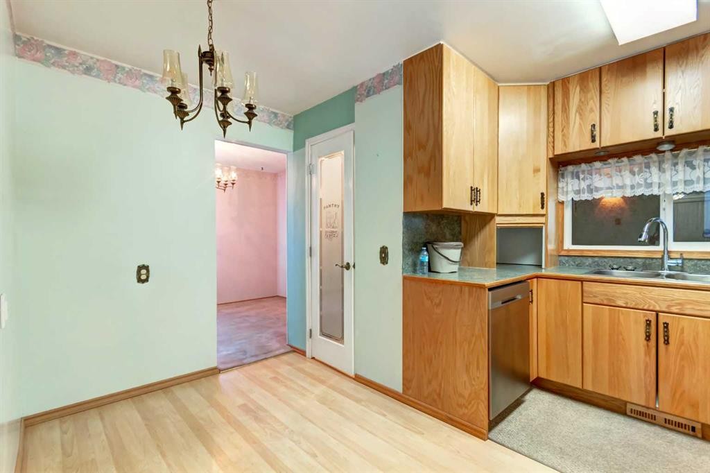 520 Foritana Road Se, Calgary, AB - Indoor Photo Showing Kitchen