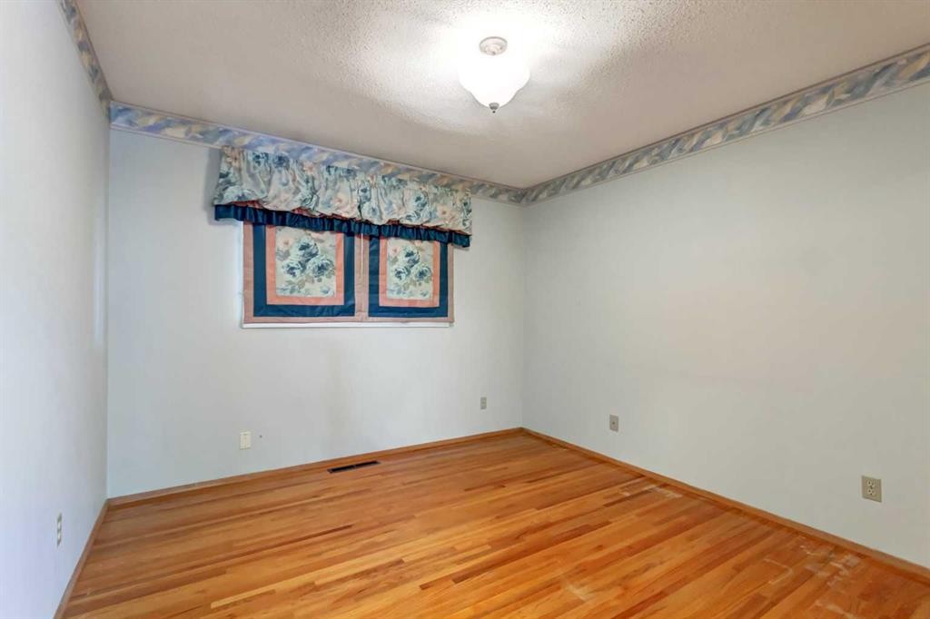 520 Foritana Road Se, Calgary, AB - Indoor Photo Showing Other Room