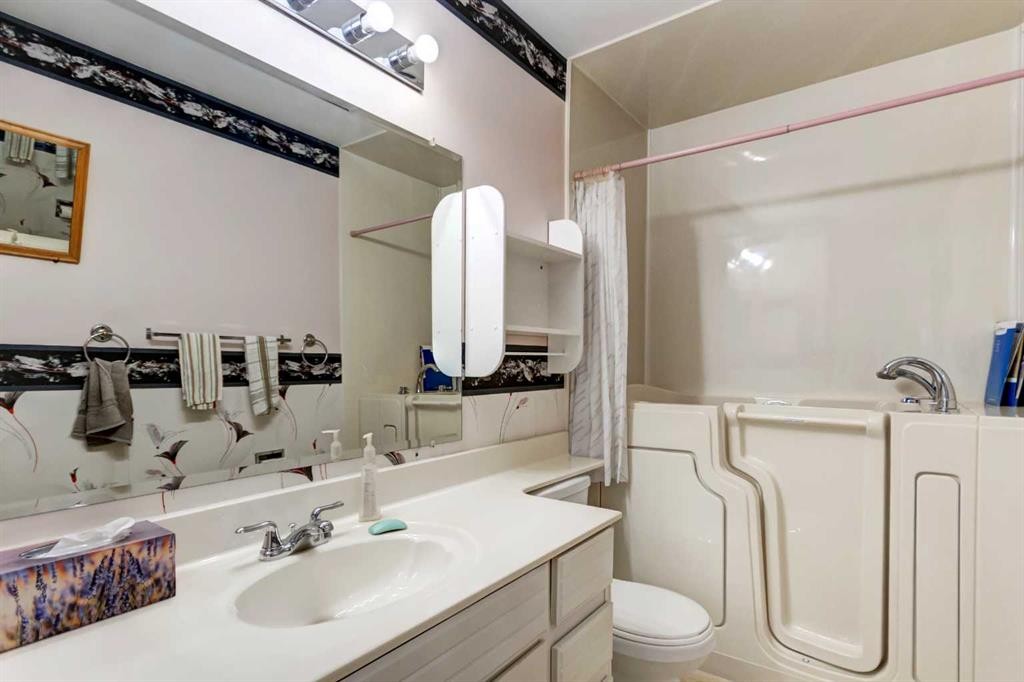 520 Foritana Road Se, Calgary, AB - Indoor