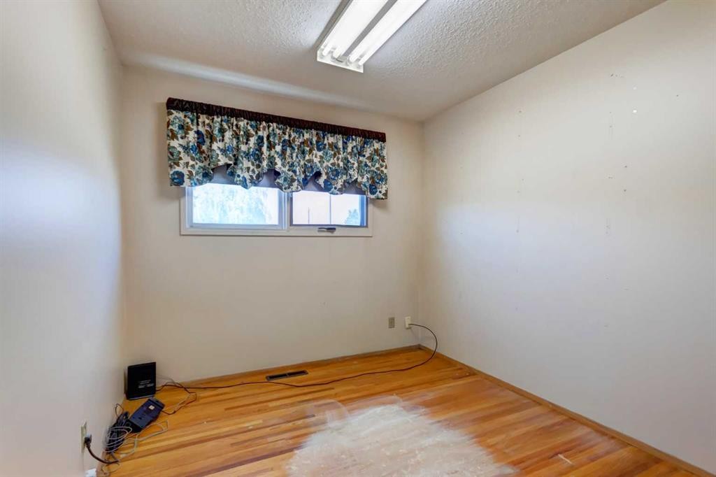 520 Foritana Road Se, Calgary, AB - Indoor Photo Showing Other Room
