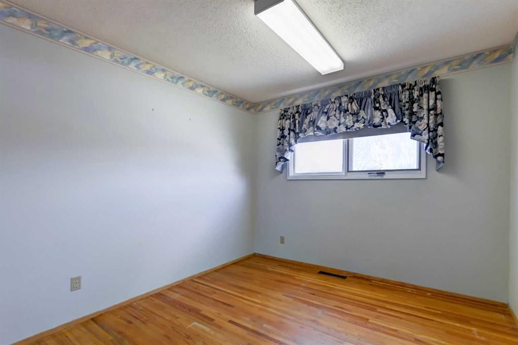 520 Foritana Road Se, Calgary, AB - Indoor Photo Showing Other Room