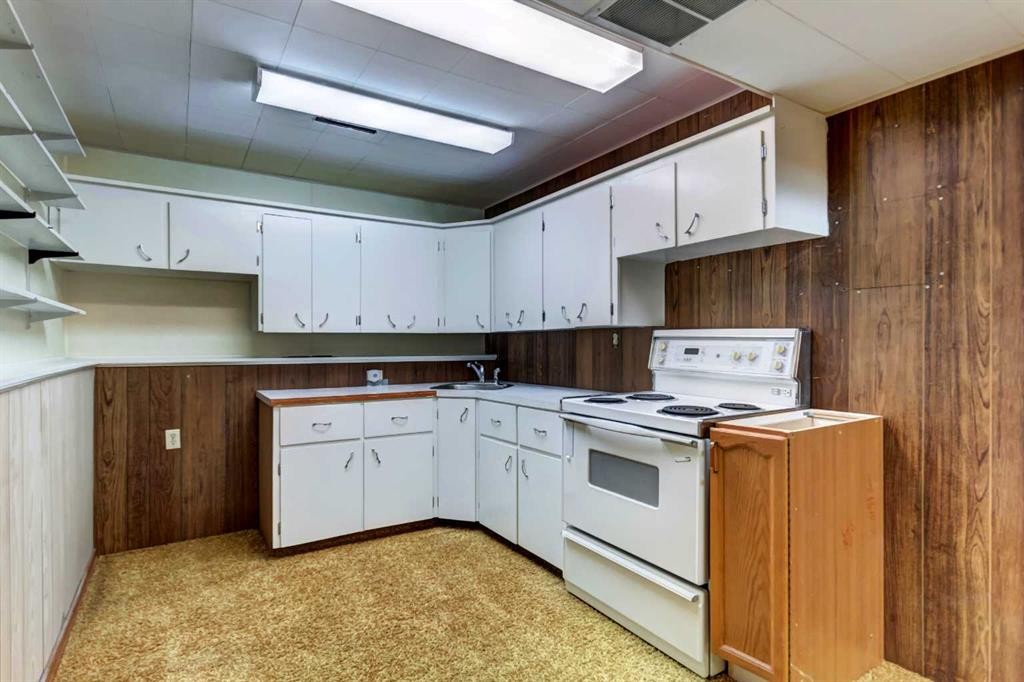 520 Foritana Road Se, Calgary, AB - Indoor Photo Showing Kitchen