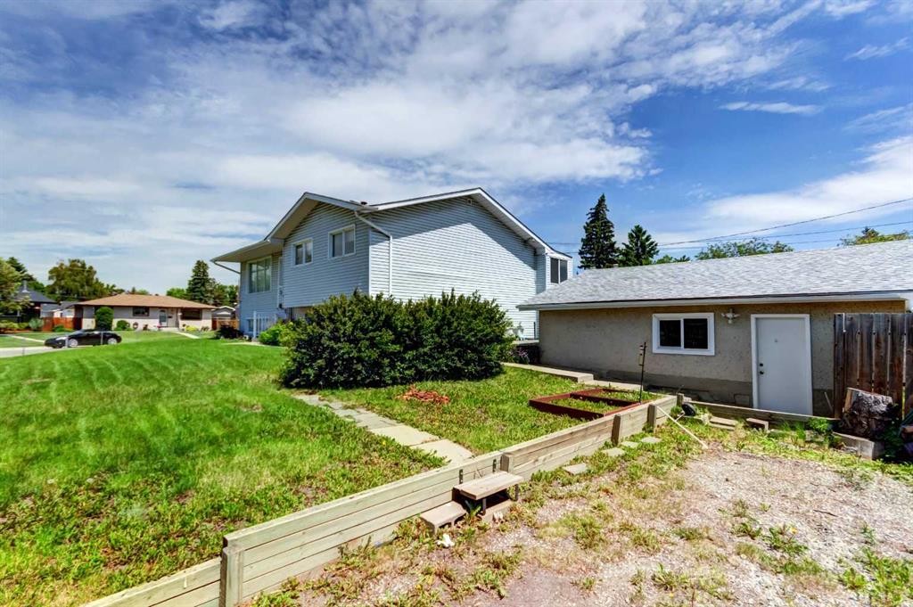520 Foritana Road Se, Calgary, AB - Outdoor With Exterior