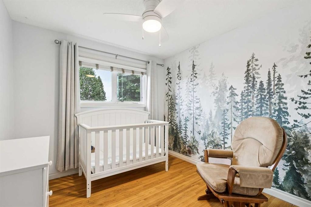 308 99 Avenue Se, Calgary, AB - Indoor Photo Showing Bedroom