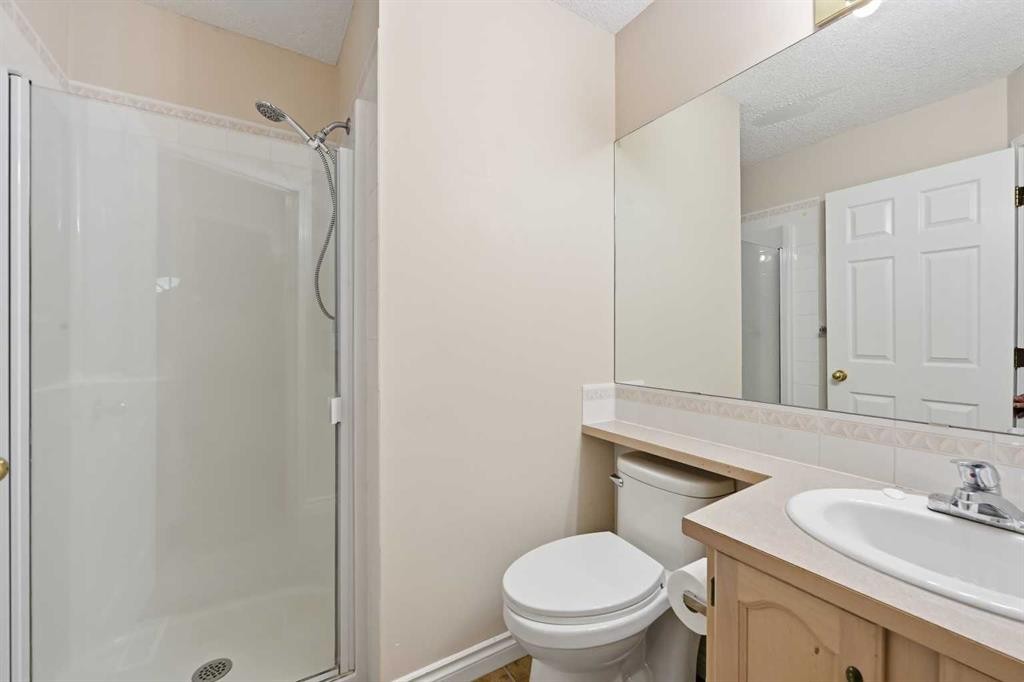 25 Tararidge Circle Ne, Calgary, AB - Indoor Photo Showing Bathroom