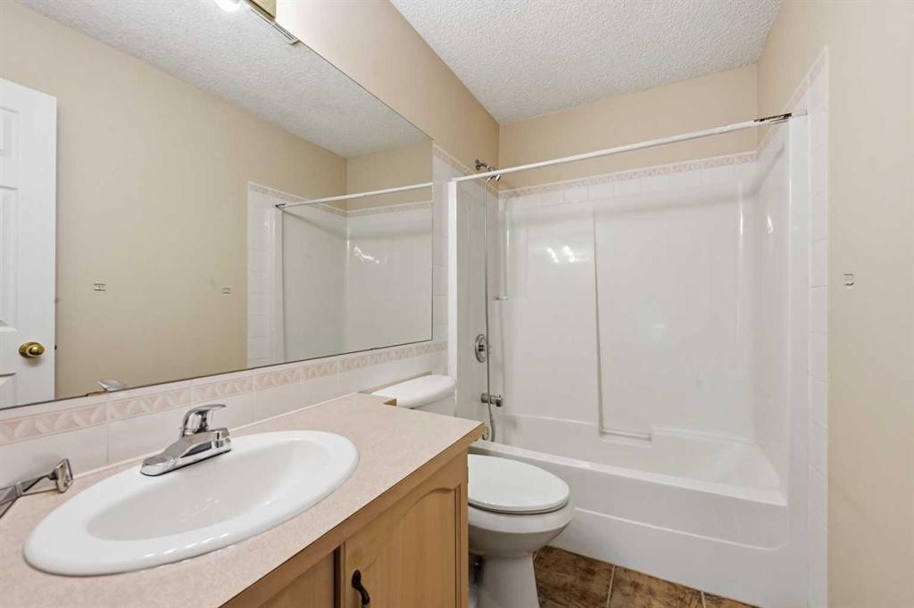 25 Tararidge Circle Ne, Calgary, AB - Indoor Photo Showing Bathroom