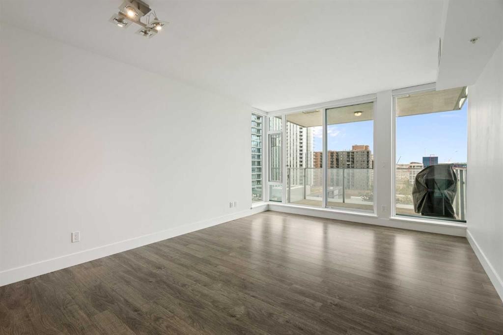 1006-519 Riverfront Avenue Se, Calgary, AB - Indoor Photo Showing Other Room