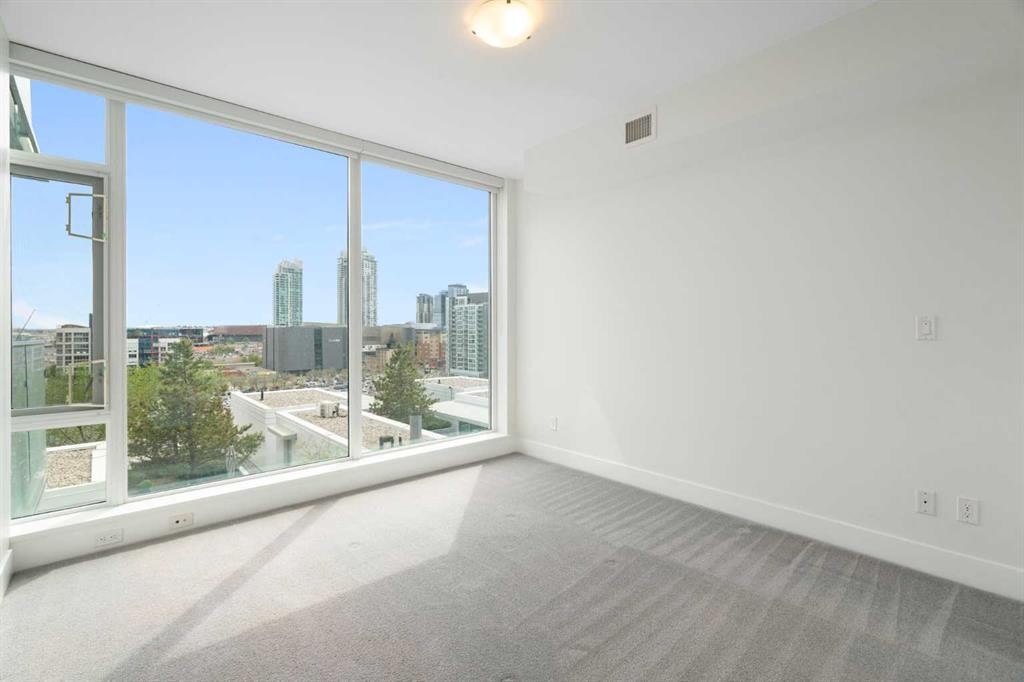 1006-519 Riverfront Avenue Se, Calgary, AB - Indoor Photo Showing Other Room