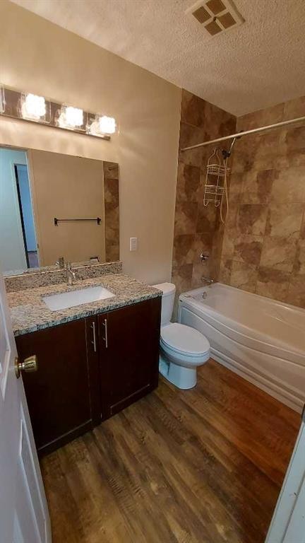 821 Whitemont Drive Ne, Calgary, AB - Indoor Photo Showing Bathroom