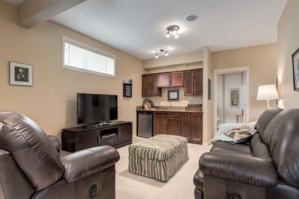 38 Kincora Terrace Nw, Calgary, AB - Indoor Photo Showing Living Room