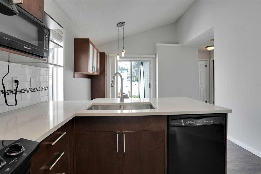 42 Harvest Rose Circle Ne, Calgary, AB - Indoor Photo Showing Kitchen With Double Sink