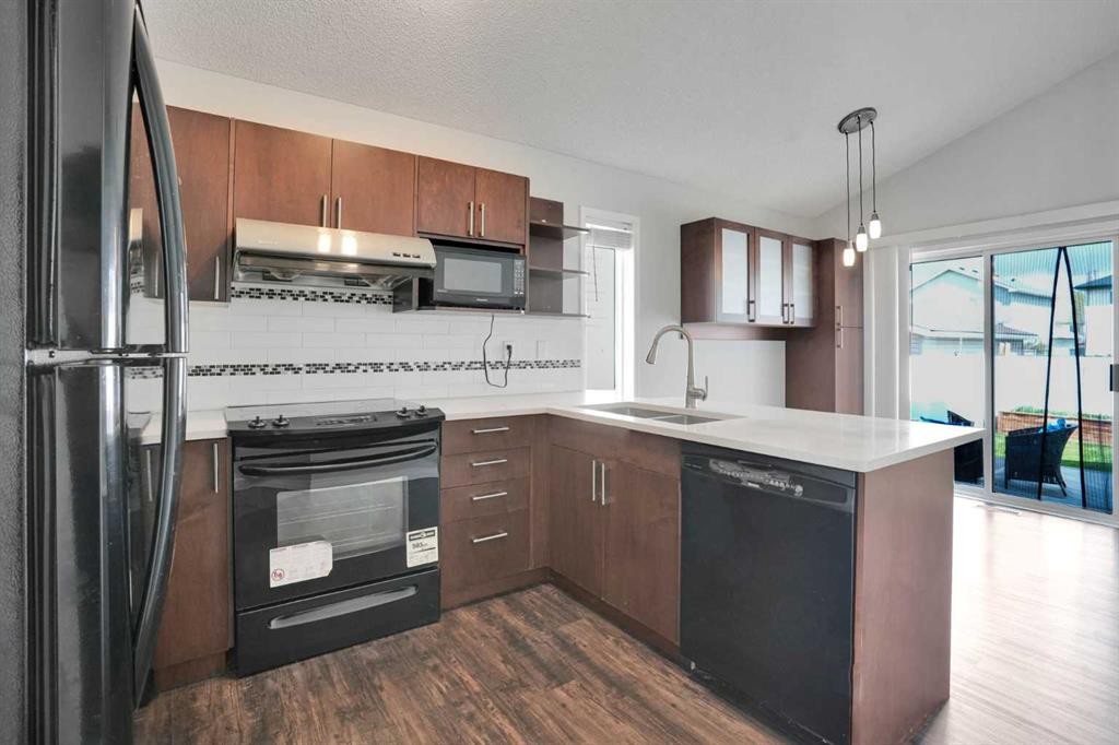 42 Harvest Rose Circle Ne, Calgary, AB - Indoor Photo Showing Kitchen With Double Sink