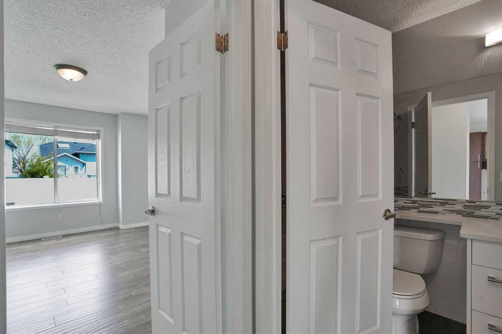 42 Harvest Rose Circle Ne, Calgary, AB - Indoor Photo Showing Bathroom