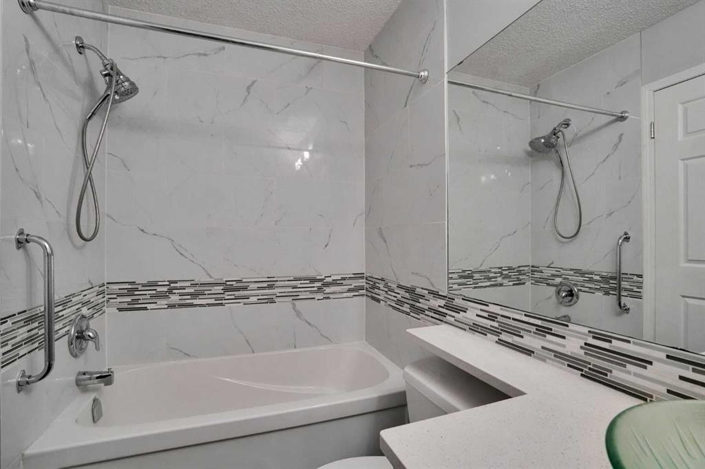 42 Harvest Rose Circle Ne, Calgary, AB - Indoor Photo Showing Bathroom