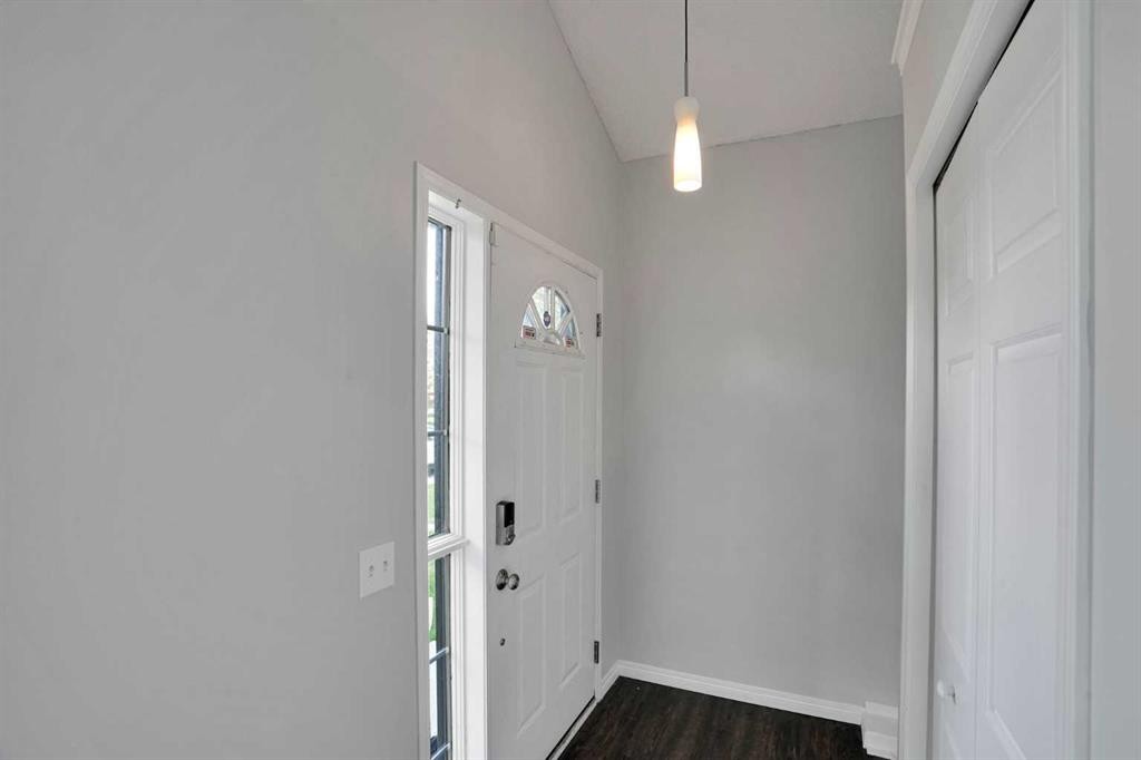 42 Harvest Rose Circle Ne, Calgary, AB - Indoor Photo Showing Other Room