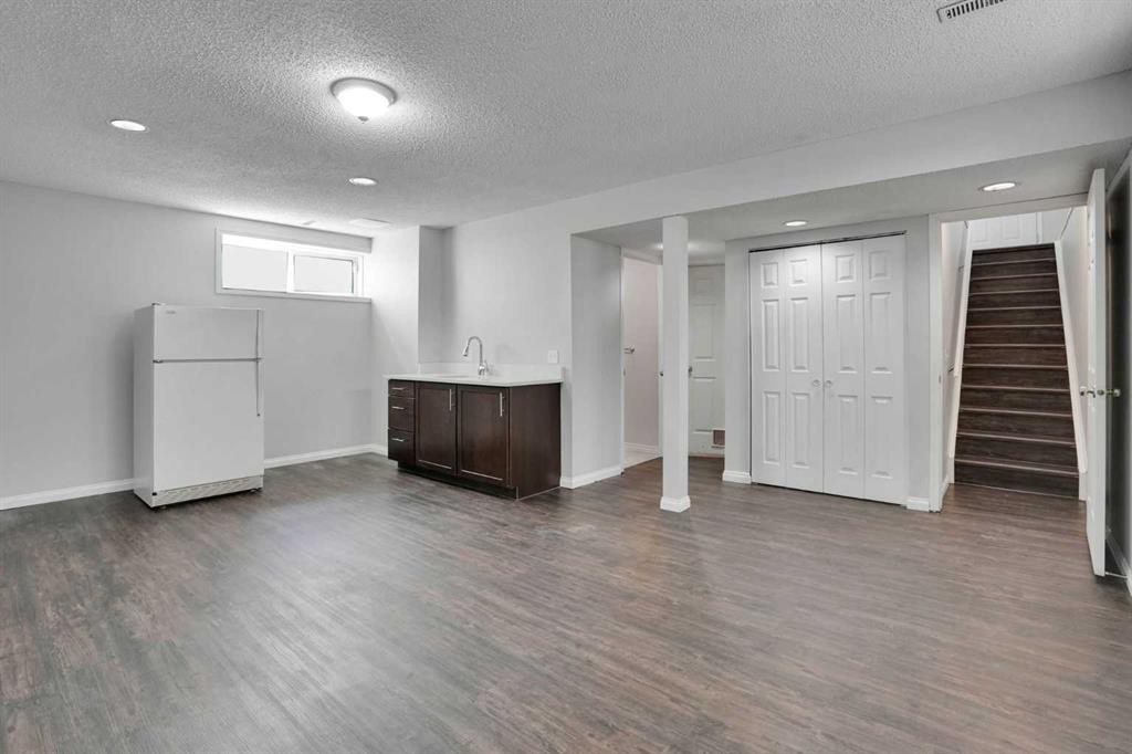 42 Harvest Rose Circle Ne, Calgary, AB - Indoor Photo Showing Other Room