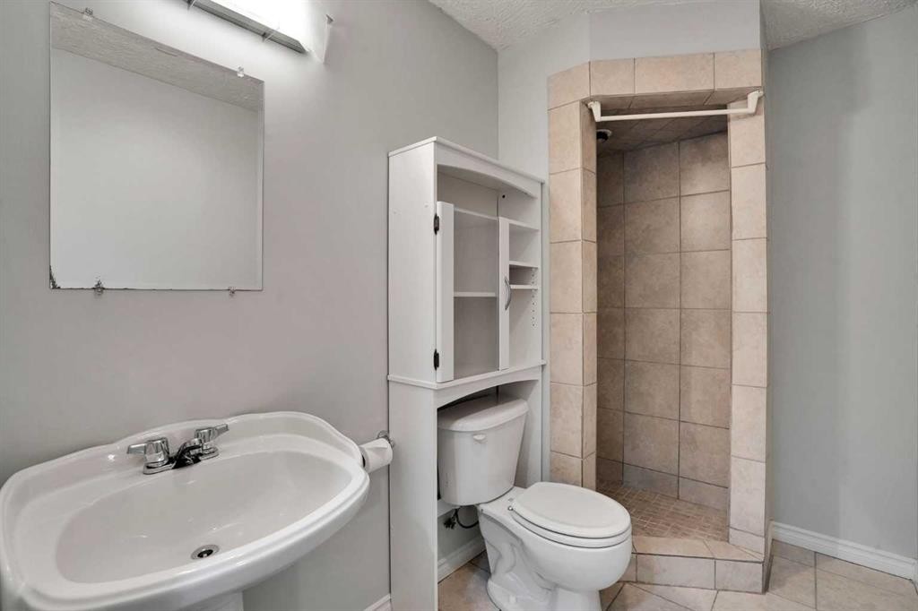 42 Harvest Rose Circle Ne, Calgary, AB - Indoor Photo Showing Bathroom