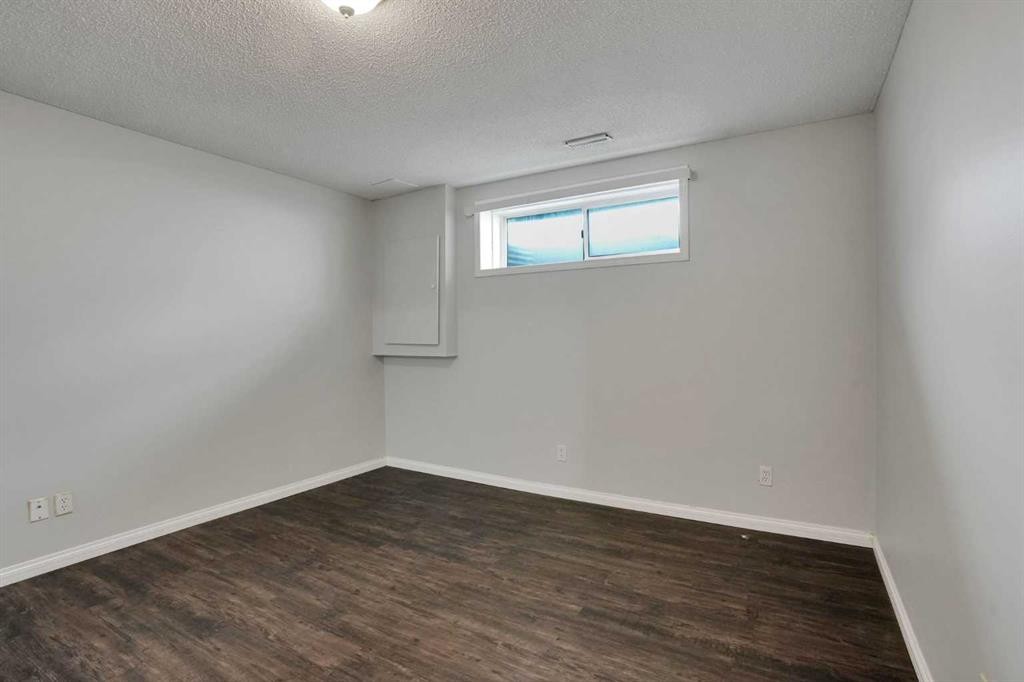 42 Harvest Rose Circle Ne, Calgary, AB - Indoor Photo Showing Other Room