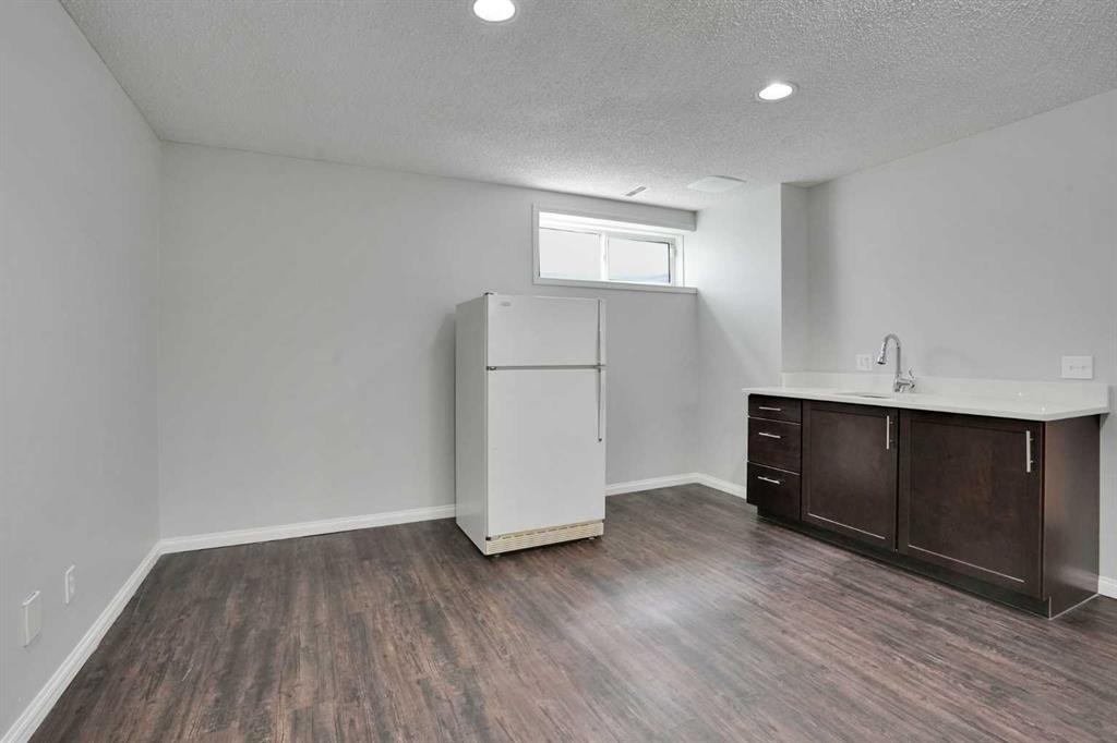 42 Harvest Rose Circle Ne, Calgary, AB - Indoor Photo Showing Other Room