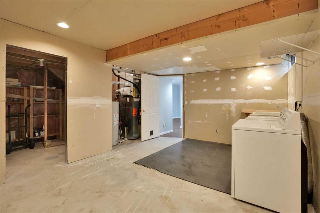 42 Harvest Rose Circle Ne, Calgary, AB - Indoor Photo Showing Laundry Room
