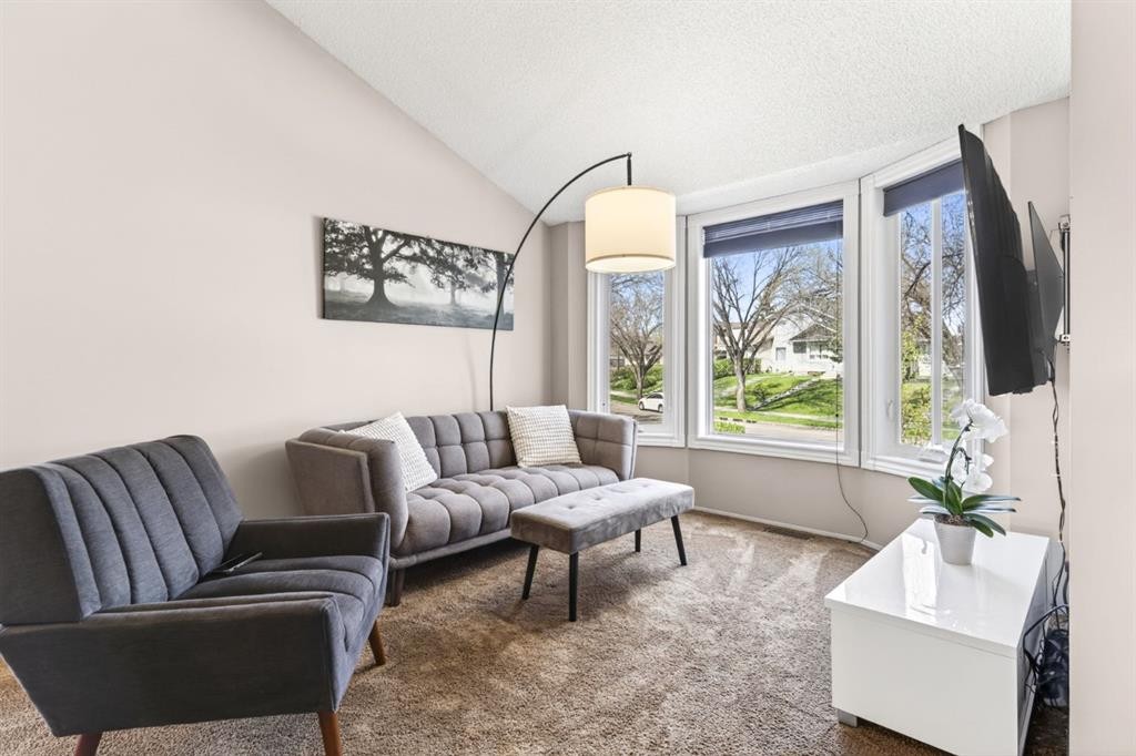 235 Deerview Drive Se, Calgary, AB - Indoor Photo Showing Living Room