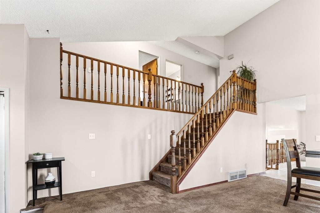235 Deerview Drive Se, Calgary, AB - Indoor Photo Showing Other Room