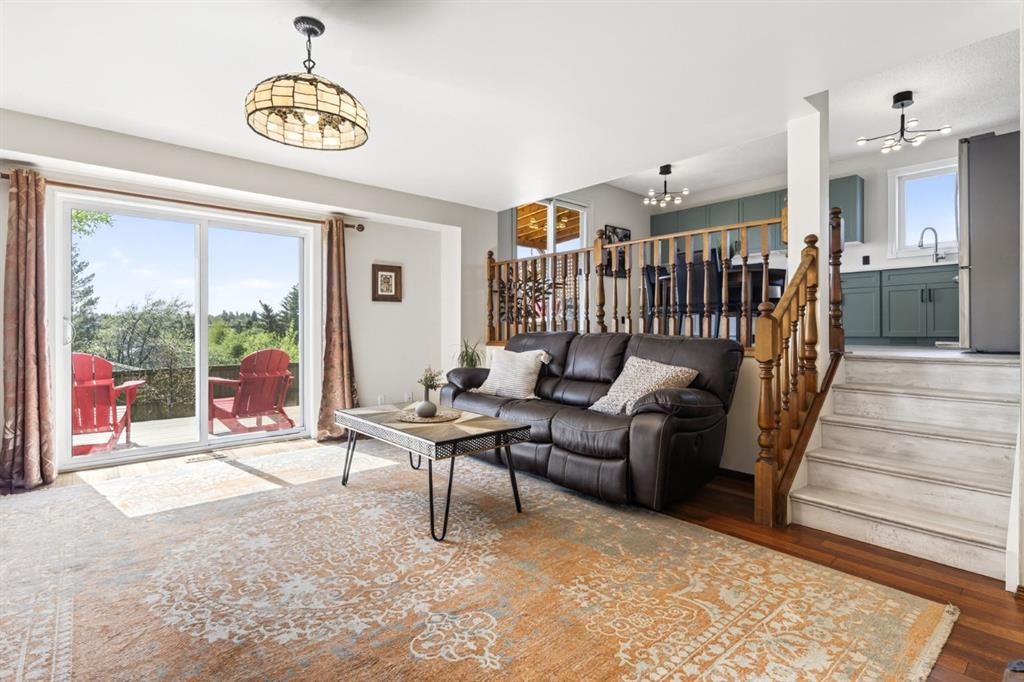 235 Deerview Drive Se, Calgary, AB - Indoor Photo Showing Living Room