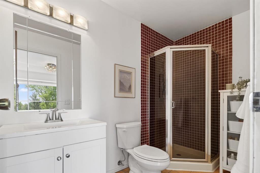 235 Deerview Drive Se, Calgary, AB - Indoor Photo Showing Bathroom