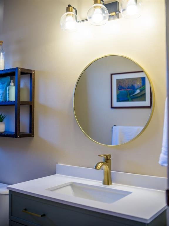 235 Deerview Drive Se, Calgary, AB - Indoor Photo Showing Bathroom