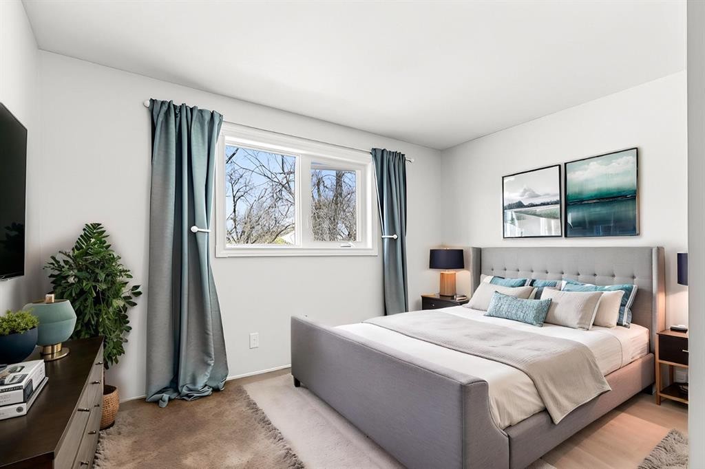 235 Deerview Drive Se, Calgary, AB - Indoor Photo Showing Bedroom